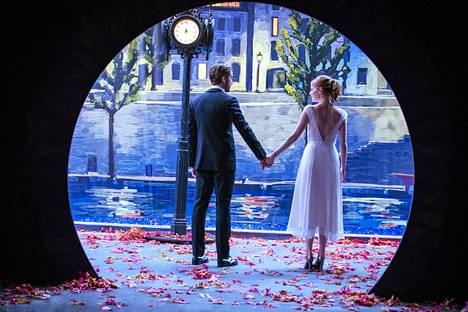 La La Land kertoo onnentavoittelijoista Hollywoodin unelmatehtaassa. Pääosissa Ryan Gosling ja Emma Stone.