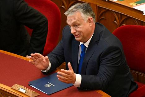 Unkarin pääministeri Viktor Orbán parlamentissa Budapestissa tiistaina.