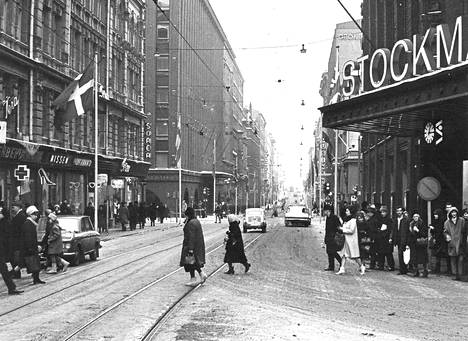 Näkymä Helsingin Aleksanterinkadulle vuonna 1967.