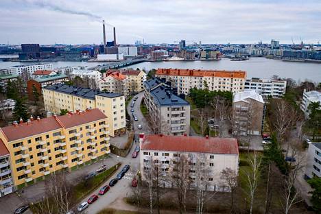 Lauttasaari on pitkään ollut yksi Helsingin halutuimmista kohteista. Kuvassa Pajalahdentie länteen päin. 