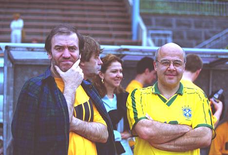 Valeri Gergijev ja Aleksandr Toradze jalkapallokentällä Mikkelin musiikkijuhlien perinteisessä ottelussa vuonna 1999.