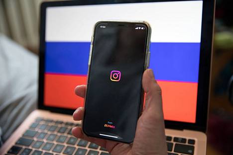 Venäjän mediaa valvova Roskomnadzor lisäsi Instagramin kiellettyjen palvelujen listalle maaliskuun puolivälissä, ja samalla käyttäjille annettiin 48 tuntia aikaa jättää palvelu.