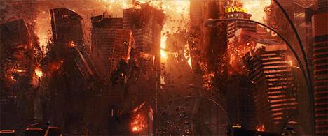Pilvenpiirtäjät räjähtävät Independence Day: Uusi uhka -elokuvassa.