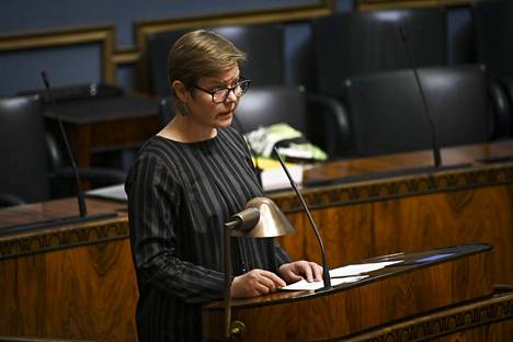 Sisäministeri Krista Mikkonen eduskunnan täysistunnossa keskiviikkona.