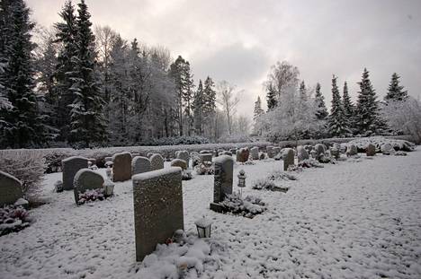 Seurakunnat ovat saaneet ruotsalaismedian mukaan tehtäväkseen kaavoittaa lisää hautapaikkoja viidelle prosentille Ruotsin väestöstä, jotta huoltovarmuus toimisi myös mahdollisena kriisiaikana. Kuvassa Silverdalin hautausmaa Sollentunassa.