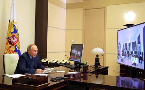 Venäjän presidentti Vladimir Putin puhui perjantaina videoyhteydellä nuorille kulttuurialan toimijoille. 