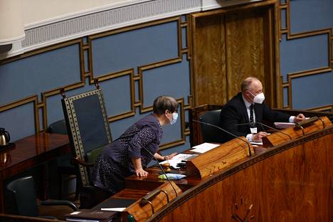 Puhemies Tarja Filatov (vas.) eduskunnan kyselytunnilla Helsingissä perjantaina.