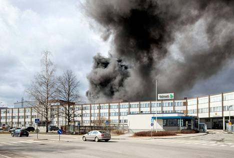 Valmetin Rautpohjan tehtaalla syttyi lauantaina tulipalo.