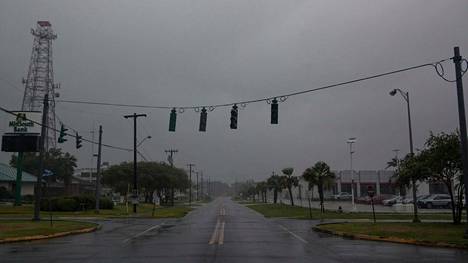 Rantautuessaan heikentynyt Barry-myrsky saapui Louisianaan, tuhansia ihmisiä on evakuoitu alueelta