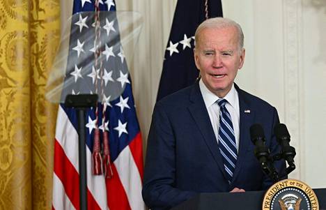 Presidentti Joe Bidenin suunnitelmissa on poistaa opintolainojen takaisinmaksuja.