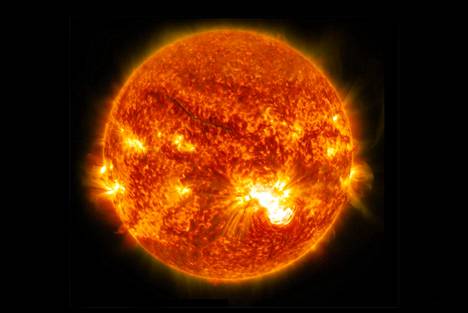 Auringon kaasukehän yli osa on  valtavan kuuma. 