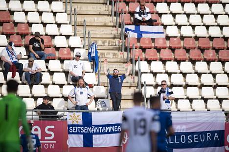 Suomalaisia katsojia Espanjan Murciassa pelatussa maaottelussa.