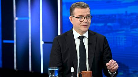 Pääministeri Petteri Orpo valmistautui Ylen Ykkösaamun lähetykseen Helsingissä 23. maaliskuuta 2024.