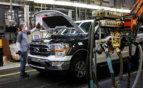Autonvalmistaja Fordin aikoo mediatietojen mukaan muuttaa tehtaitaan sähköautojen tuotantoon. Kuvassa Fordin ajoneuvotuotantoa Michiganissa Yhdysvalloissa. 