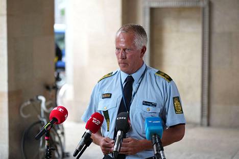 Kööpenhaminan poliisin poliisipäällikkö Søren Thomassen tiedotustilaisuudessa sunnuntaina 3. heinäkuuta.