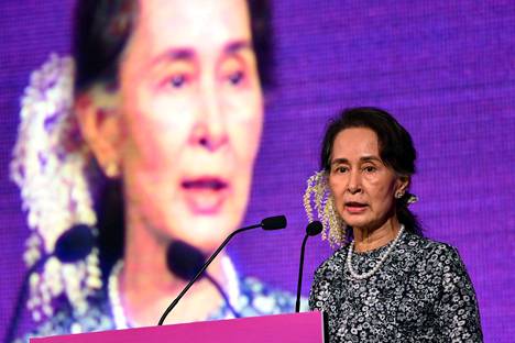 Aung San Suu Kyi puhui liike-elämäseminaarissa Singaporessa vuonna 2018.