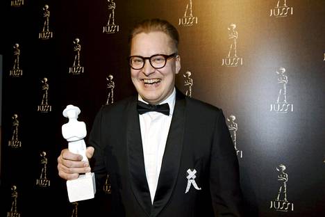 Teemu Nikki voitti Jussi-palkinnon parhaasta käsikirjoituksesta elokuvasta Armomurhaaja (2017).
