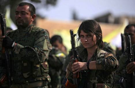 SDF:n taistelijat ilmoittivat murtaneensa jihadistijärjestö Isisin hallinnan al-Omarin öljykentältä Itä-Syyrian Deir ez-Zorissa maaliskuussa 2019. 