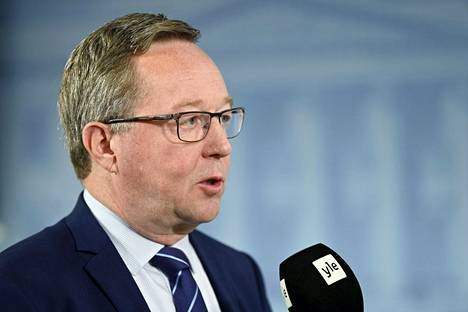 Elinkeinoministeri Mika Lintilä puhui tiedotustilaisuudessa Valtioneuvoston linnassa Helsingissä 8. syyskuuta.