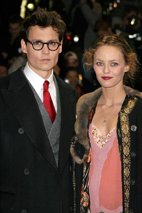 Johnny Depp ja ranskalainen kumppaninsa, laulaja, näyttelijä ja malli Vanessa Paradis vuonna 2004.