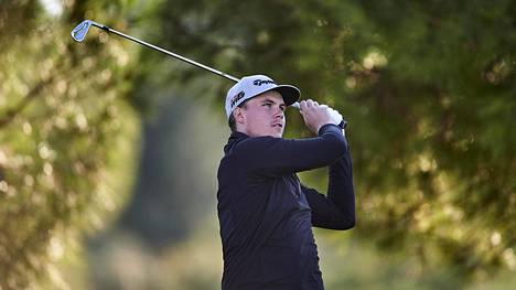 Sami Välimäki ryhtyi peruskoulun jälkeen päätoimiseksi pelaajaksi ja nousee 21-vuotiaana golfin Euroopan-kiertueelle