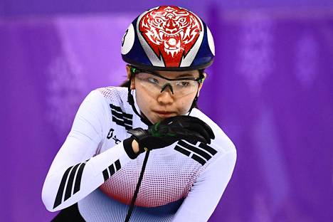 Shim Suk-hee naisten pikaluistelun 1000 metrin välierissä Pyeongchangin talviolympialaisissa vuonna 2018.
