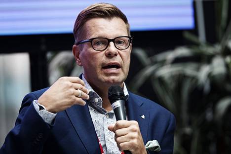 Åbo Akademin valtio-opin professori Kimmo Grönlund muistuttaa, että Suomen ja Ruotsin tilanteita ei voi suoraan verrata keskenään.