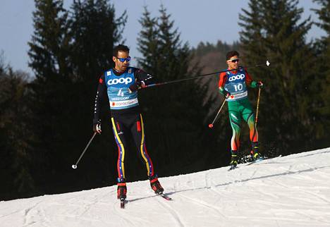 Venezuelan Eduardo Arteaga (vas.) ja Portugalin Jose Cabeca hiihtivät keskiviikkona karsinnoissa.