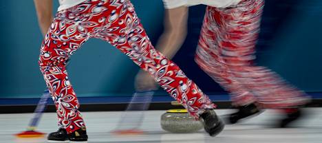 Norjan curling-joukkueen housut herättivät huomiota Pyeongchangin kisoissa vuonna 2018.