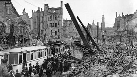 Toisen maailmansodan pommitukset tuntuivat avaruudessa asti – Dresden tuhottiin maan tasalle ja ionosfääri harveni