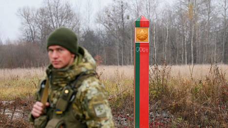 Ukrainalainen rajavartija partioi Ukrainan ja Valko-Venäjän rajalla marraskuussa 2021.