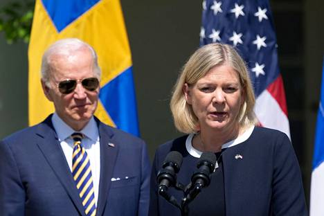 Swedish Prime Minister Magdalena Andersson spoke to the media while listening to US President Joe Biden next door.