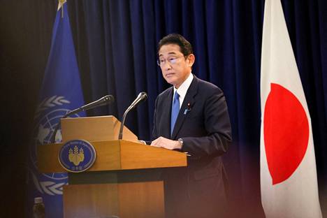 Japanin pääministeri Fumio Kishida kuvattuna tiedotustilaisuudessa New Yorkissa 22. syyskuuta.