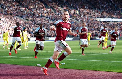 In the UK, gambling is organized by several companies.  The gaming companies sponsor, among other things, English Premier League teams.  West Ham’s Jarrod Bowen scored a goal against Brentford. 