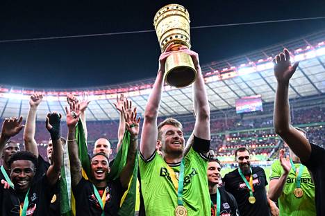 Then Lukas Hradecký was the first to lift the trophy into the air.