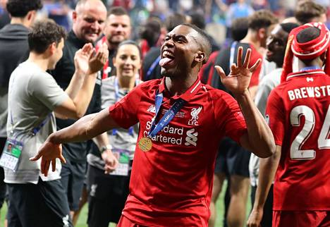 Daniel Sturridge juhli Liverpoolin riveissä Mestarien liigan voittoa kesäkuussa 2019. Hän ei päässyt kentälle Tottenhamia vastaan pelatussa finaalissa.