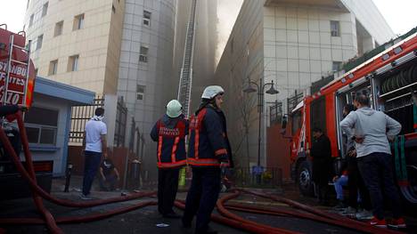 Sairaala paloi ilmiliekeissä Istanbulissa – rajusta palosta huolimatta kukaan ei loukkaantunut, teho-osasto toimi normaalisti