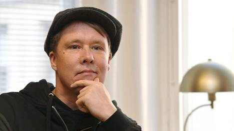 Kirja-arvostelu: Mikko Rimminen palaa uudessa romaanissaan Helsinkiin – ja riemastuttaa taas