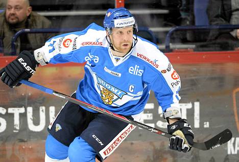 Suomen maajoukkuepelaaja Leo Komarov osui KHL:ssä.