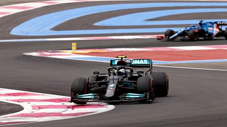 Formula 1 | Max Verstappen ajoi paalulle Ranskassa, Bottas kolmanteen lähtöruutuun: ”Vahva viikonloppu”