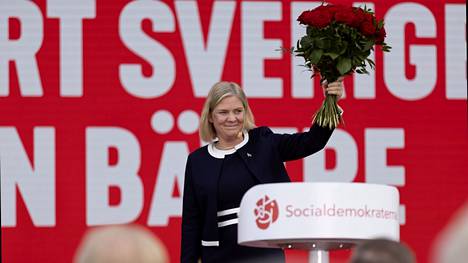 Ruotsin pääministeri Magdalena Andersson puhui lähes 6000-päiselle yleisölle Visbyn Almedalenin puistossa.
