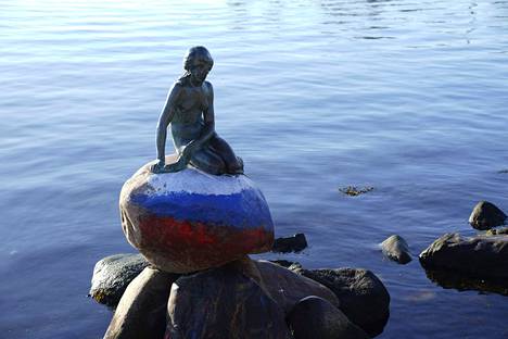 Kööpenhaminan poliisi on aloittanut tutkinnan Pieni merenneito -patsaan töhrimisestä.