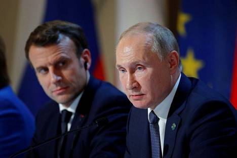 Ranskan presidentti Emmanuel Macron ja Venäjän presidentti Vladimir Putin  neuvottelevat kasvotusten maanantaina Moskovassa. Kuva vuodelta 2019.