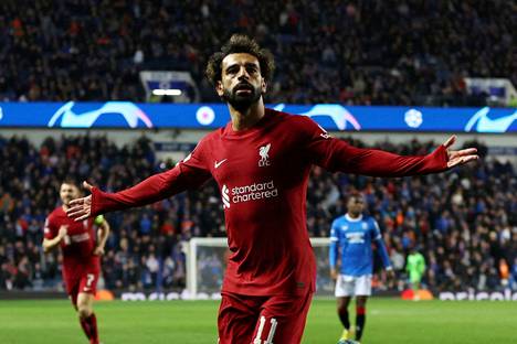 Mohamed Salah kuritti Rangersia kolmella maalilla keskiviikkona.