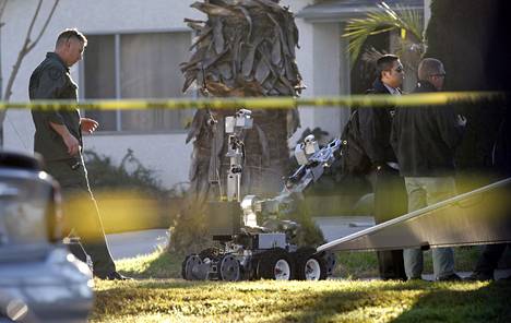 Poliisi käyttää robottia Kaliforniassa tammikuussa vuonna 2013. 