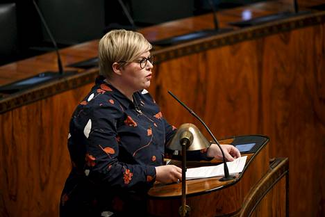 Valtiovarainministeri Annika Saarikko (kesk) eduskunnassa syyskuussa.
