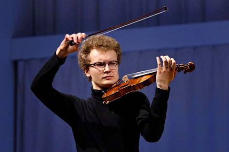 Ukrainalainen Dmytro Udovytšenko oli välierien ensimmäinen viulisti. Välierät jatkuvat keskiviikkoiltaan asti.