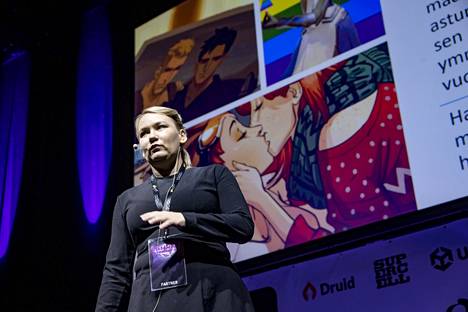 Pelitutkija Maria Ruotsalainen puhui lauantaina Assembly-tietokonefestivaaleilla Female Gaming Finland -tilaisuudessa pelaamisesta naisena. Hän väittelee aiheesta piakkoin.