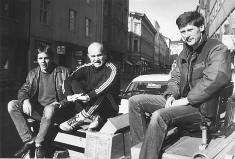 Leevi and the Leavings huhtikuussa 1985. Kuvassa Juha ”Juppe” Karastie (vas.), Gösta Sundqvist ja Risto ”Rife” Paananen. 