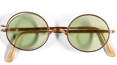 John Lennonin pyöreät aurinkolasit huutokaupattiin yli 160 000 eurolla